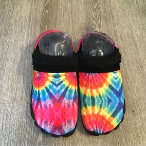 Red and Pink Slip-On Slippers with Vibrant Design